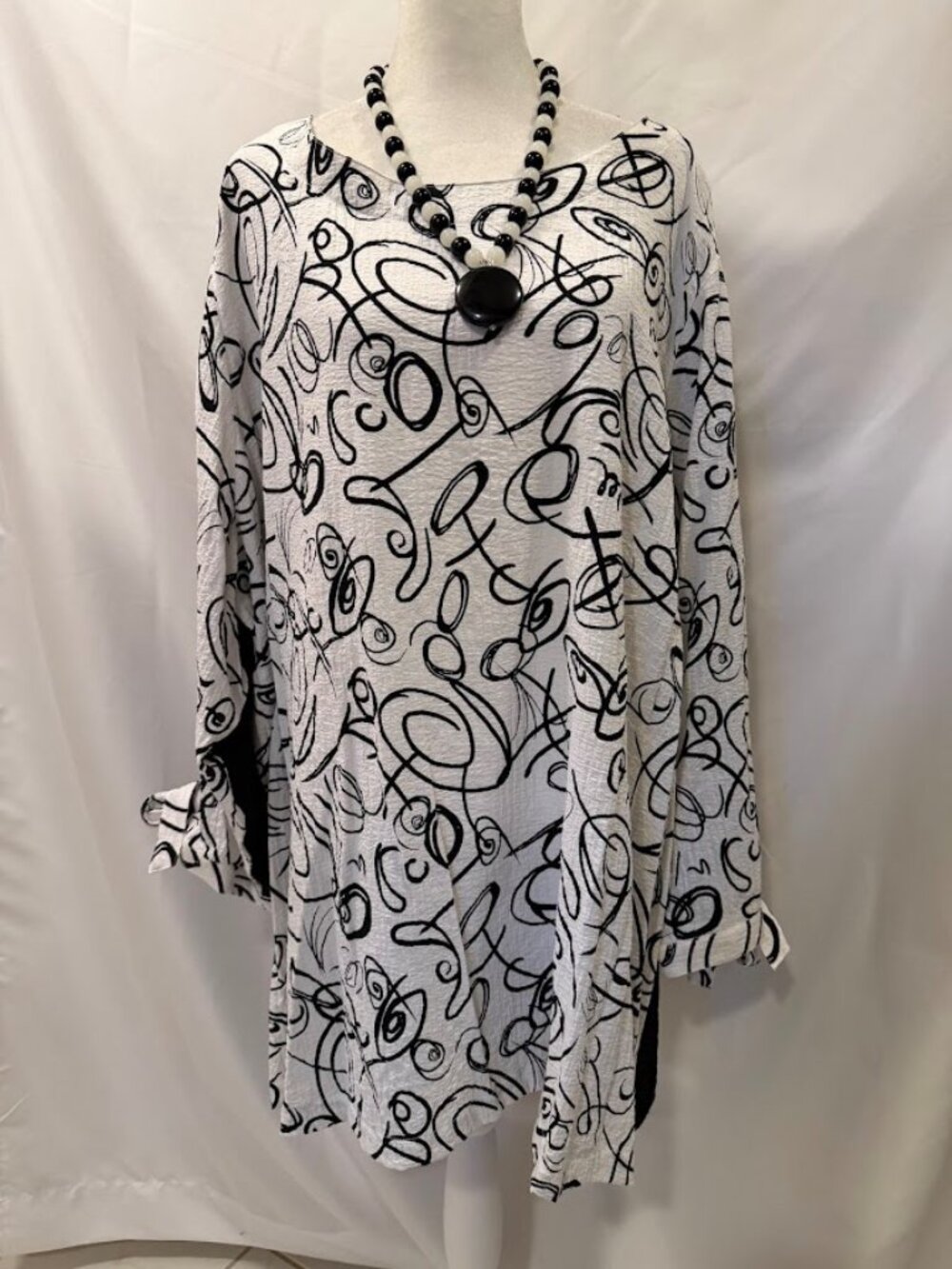 NWOT ALI MILES Black & White Top (Polyester/Rayon/Spandex) - 3x